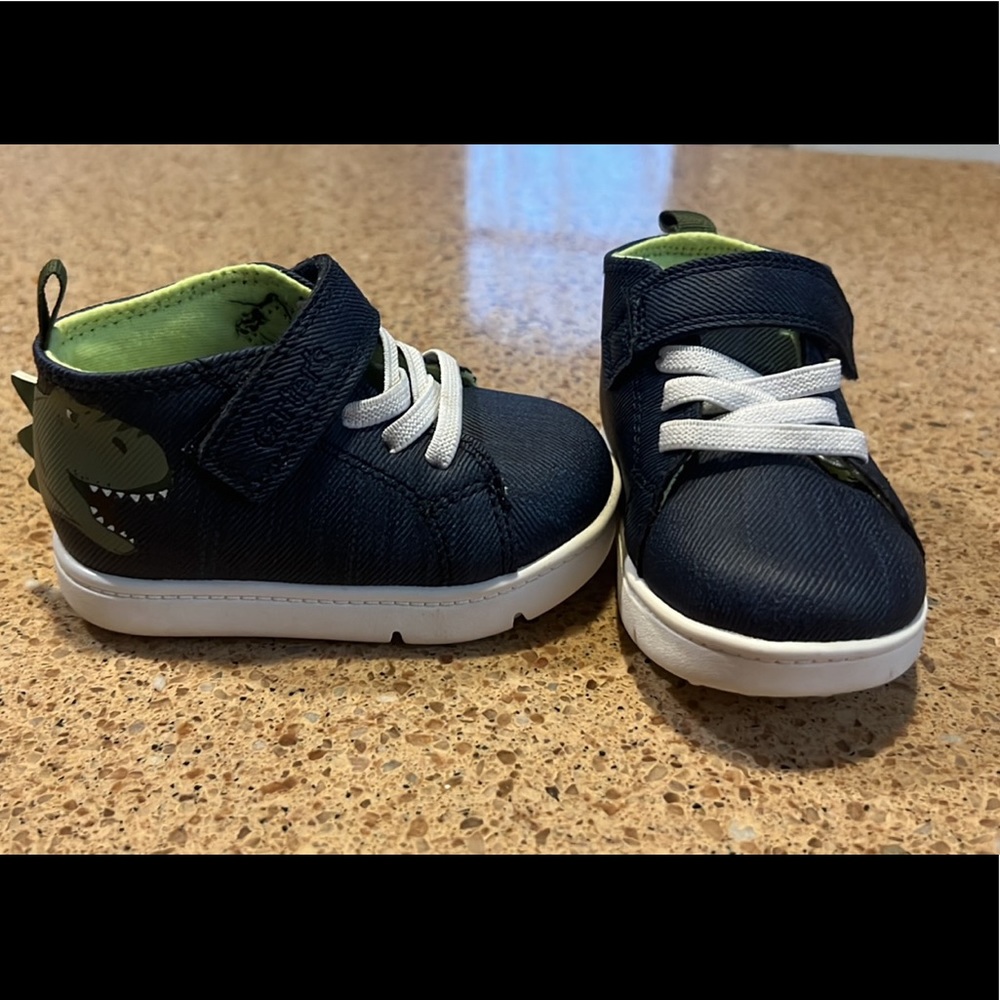 Brand new Carters boys 4.5. Never worn